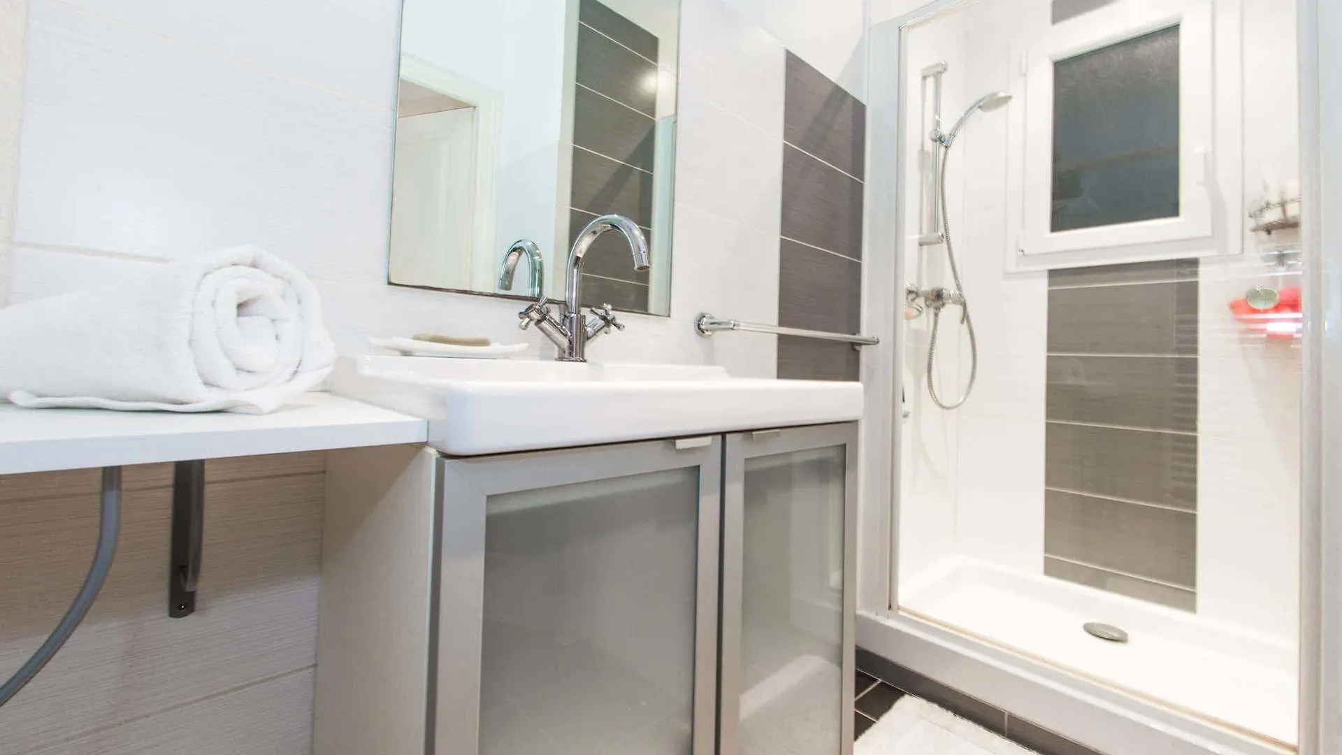 Apartment Studio Papillon - Port De Nice Five Stars Holiday House France